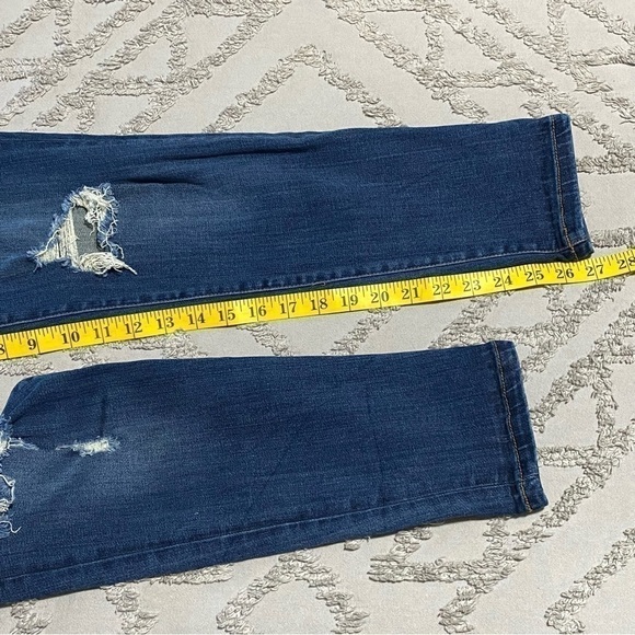 sneak Peek Sexy Boyfriend busted knee jeans size 3 - Picture 7 of 9